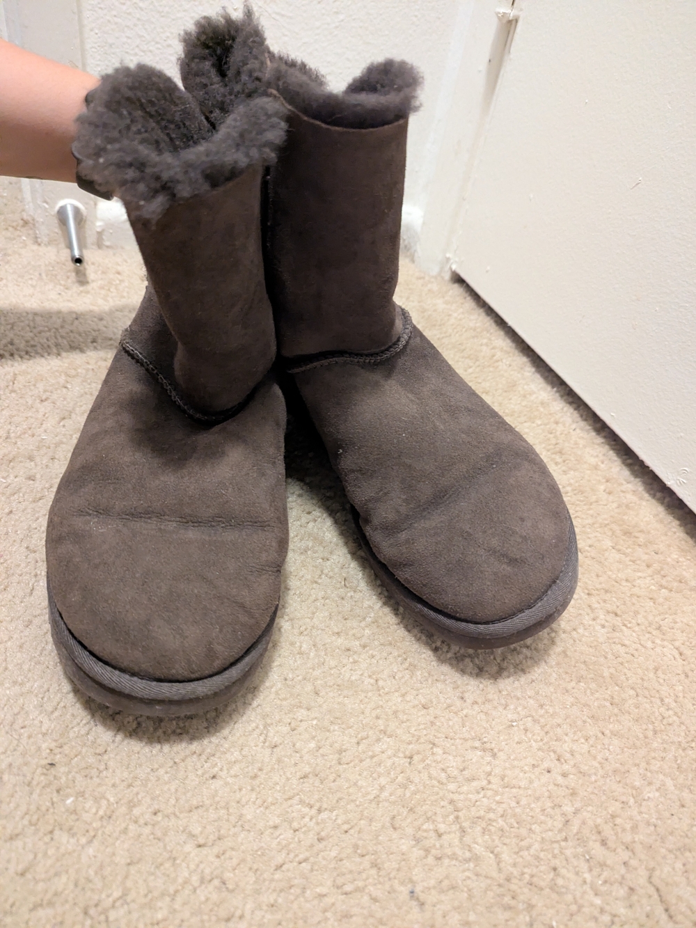 UGG Bailey Button Chocolate Brown Shearling Boots Size 9